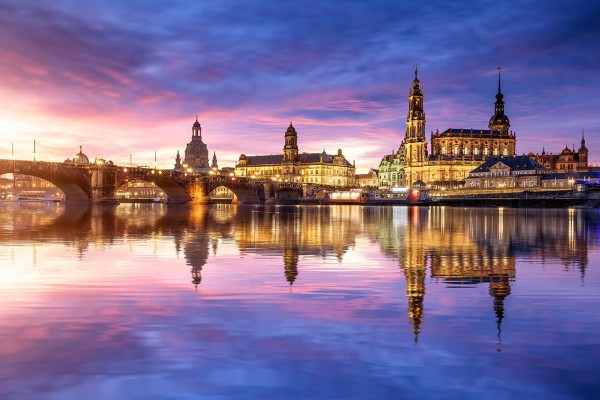 Wandbild Dresden - Die beleuchtete Altstadt zum Sonnenaufgang (Motiv 01027)